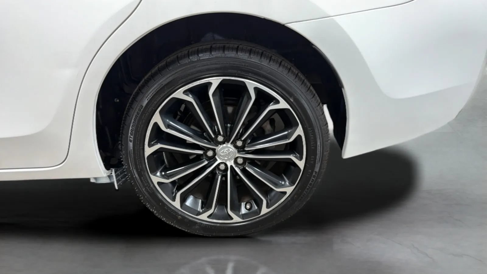 Used 2014 Toyota Corolla S Premium w/ Driver Convenience Package FWD image 29