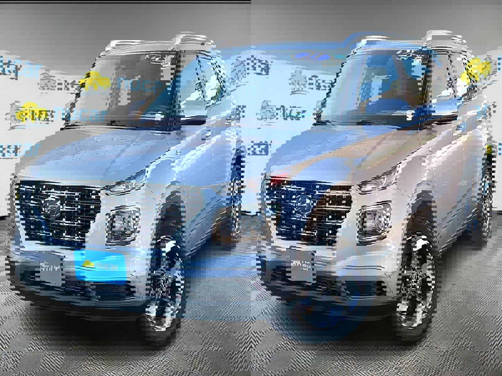 Used 2023 Hyundai Venue SEL image 3