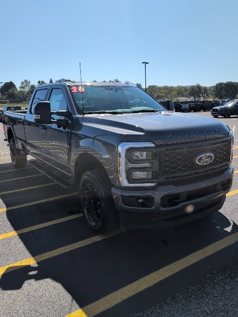 New 2026 Ford F250 4x4 Crew Cab Super Duty image 1