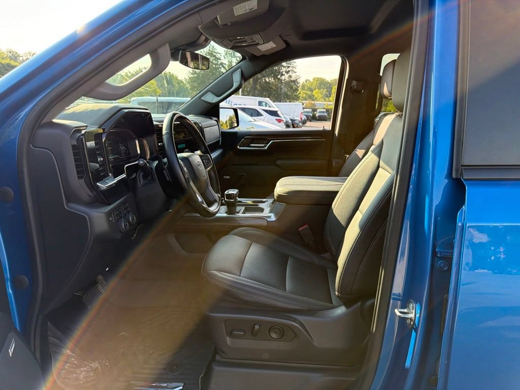 Used 2024 Chevrolet Silverado 1500 LT Trail Boss w/ LT Trail Boss Premium Package AWD/4WD image 13