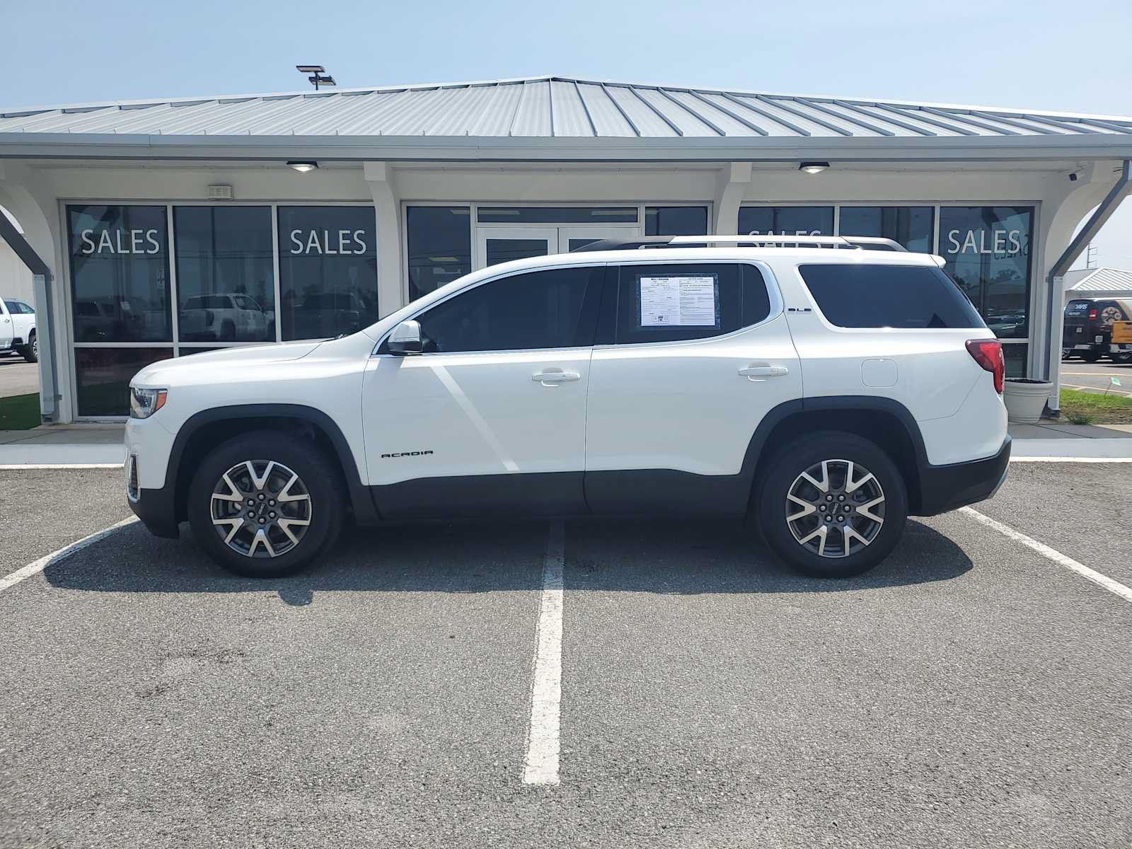Used 2020 GMC Acadia SLE w/ Driver Convenience Package AWD/4WD image 2