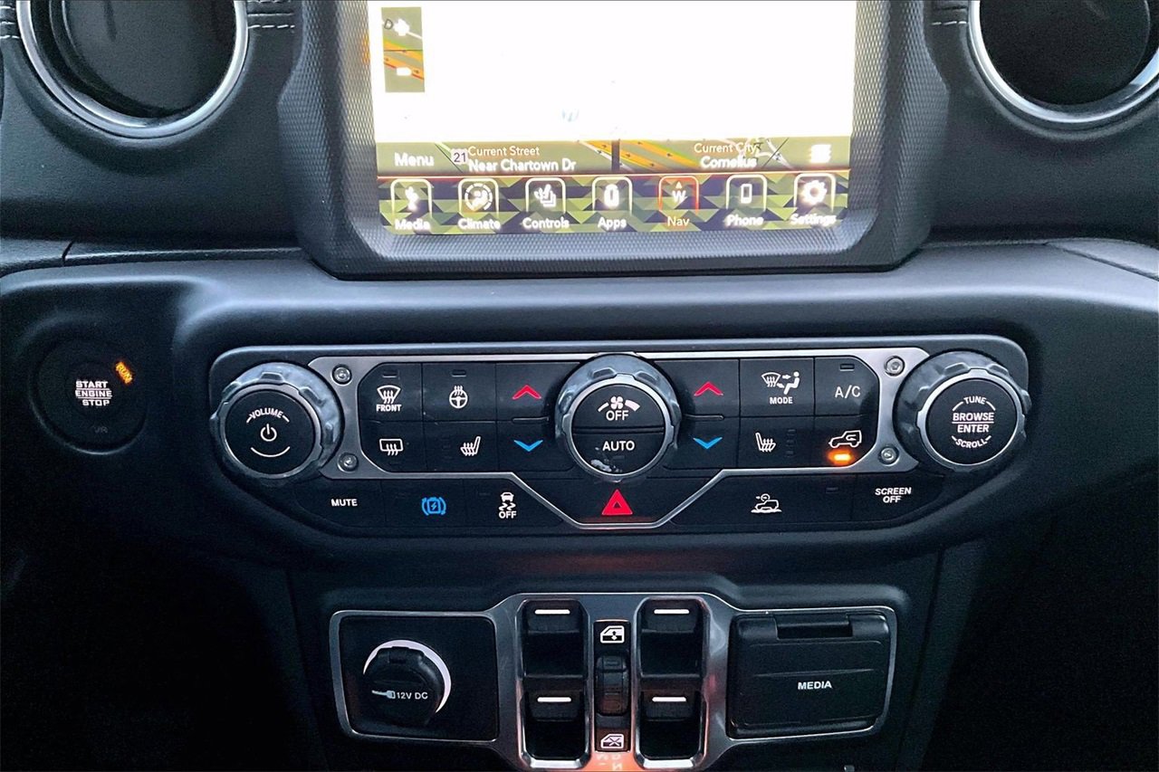 Used 2023 Jeep Wrangler Unlimited Sahara w/ Cold Weather Group image 17