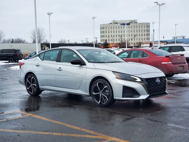 Used 2024 Nissan Altima 2.5 SR image 2