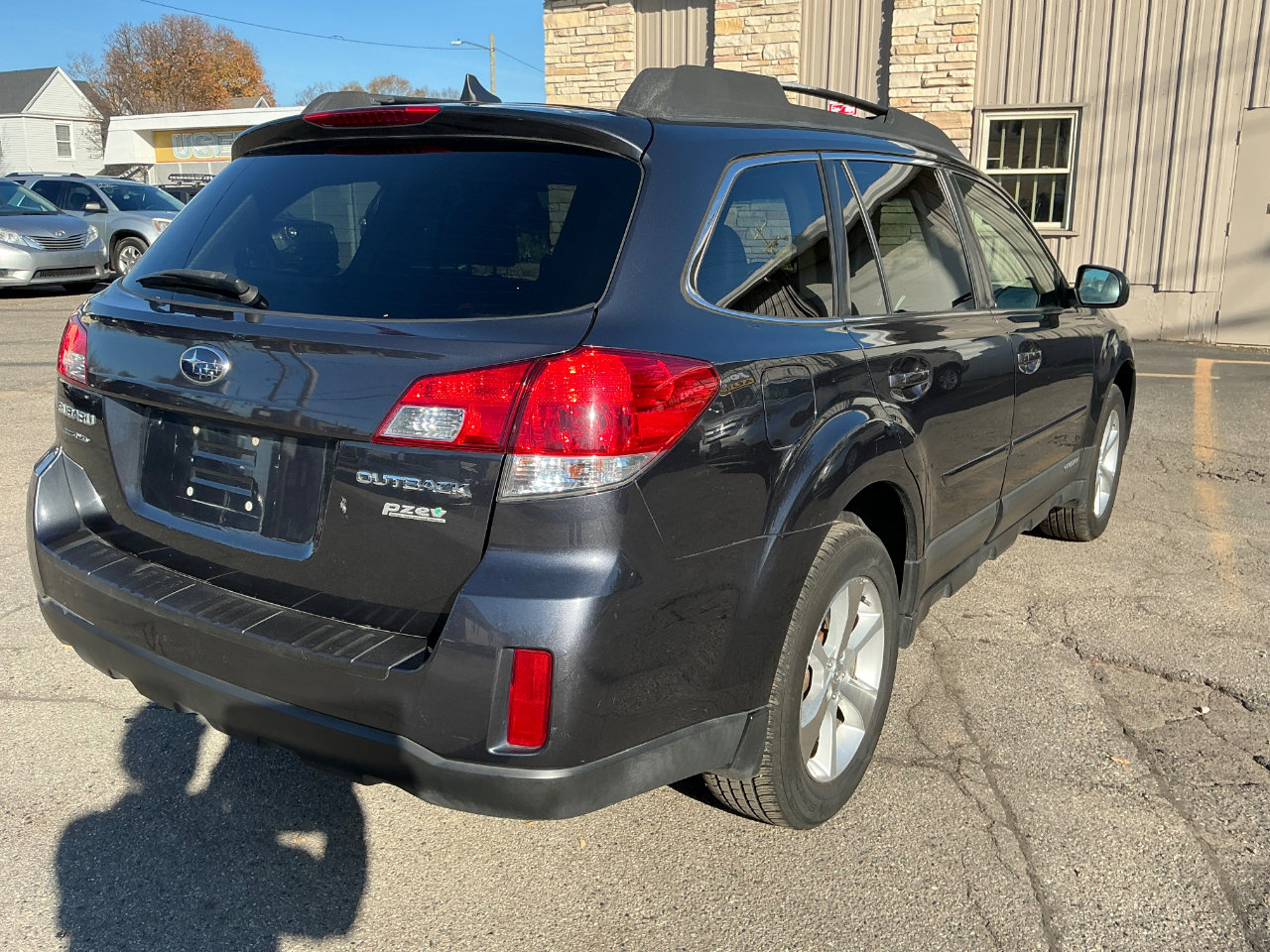 Used 2013 Subaru Outback 2.5i Limited w/ Moonroof Pkg image 3