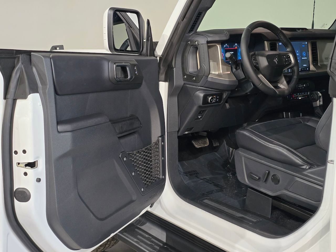 New 2025 Ford Bronco Outer Banks image 16