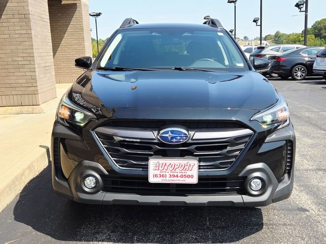 Used 2023 Subaru Outback Premium image 2