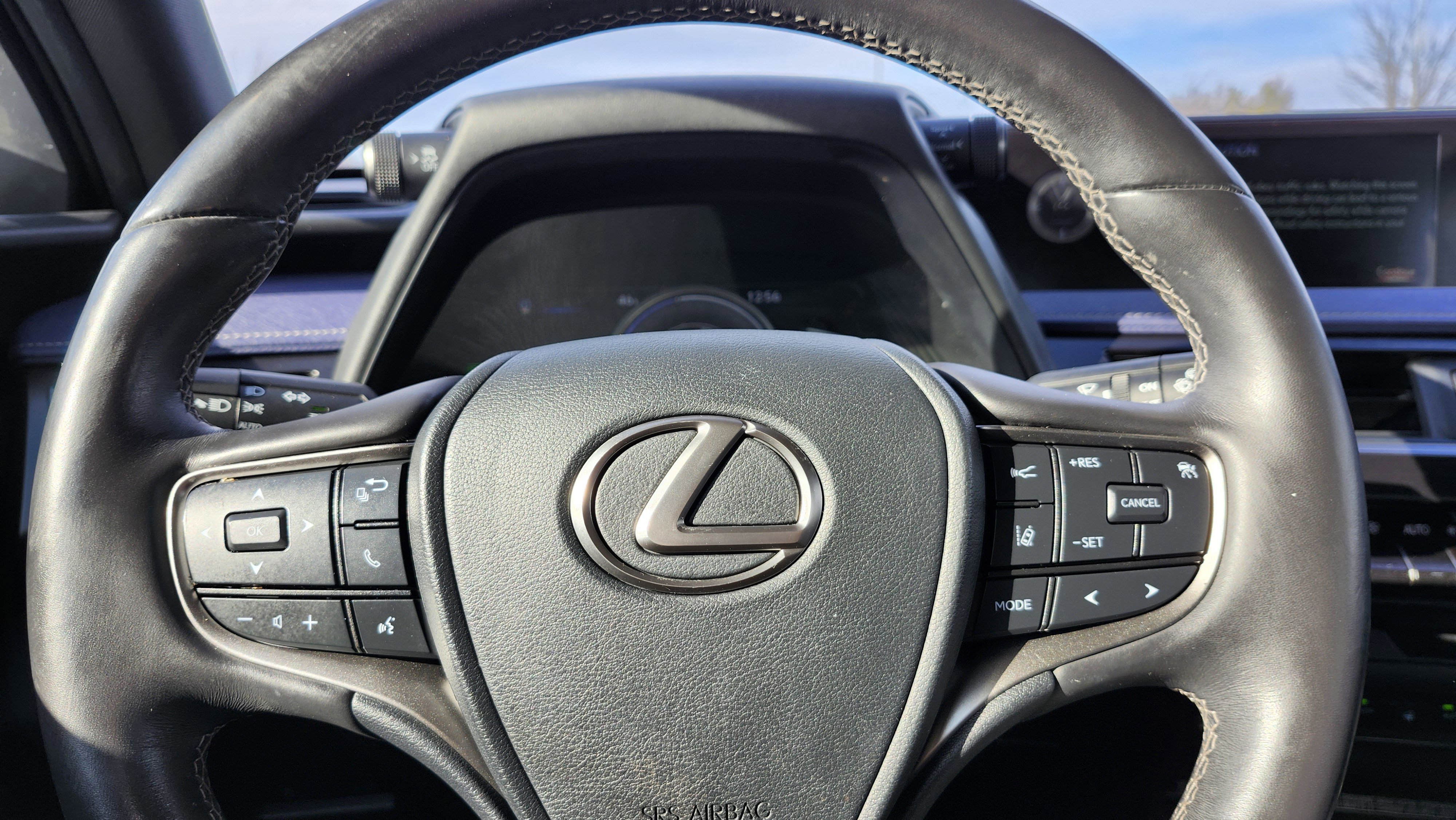 Used 2022 Lexus UX 250h w/ Premium Package image 29
