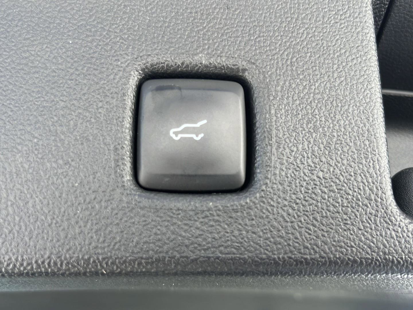 Used 2024 Ford Escape SE image 19