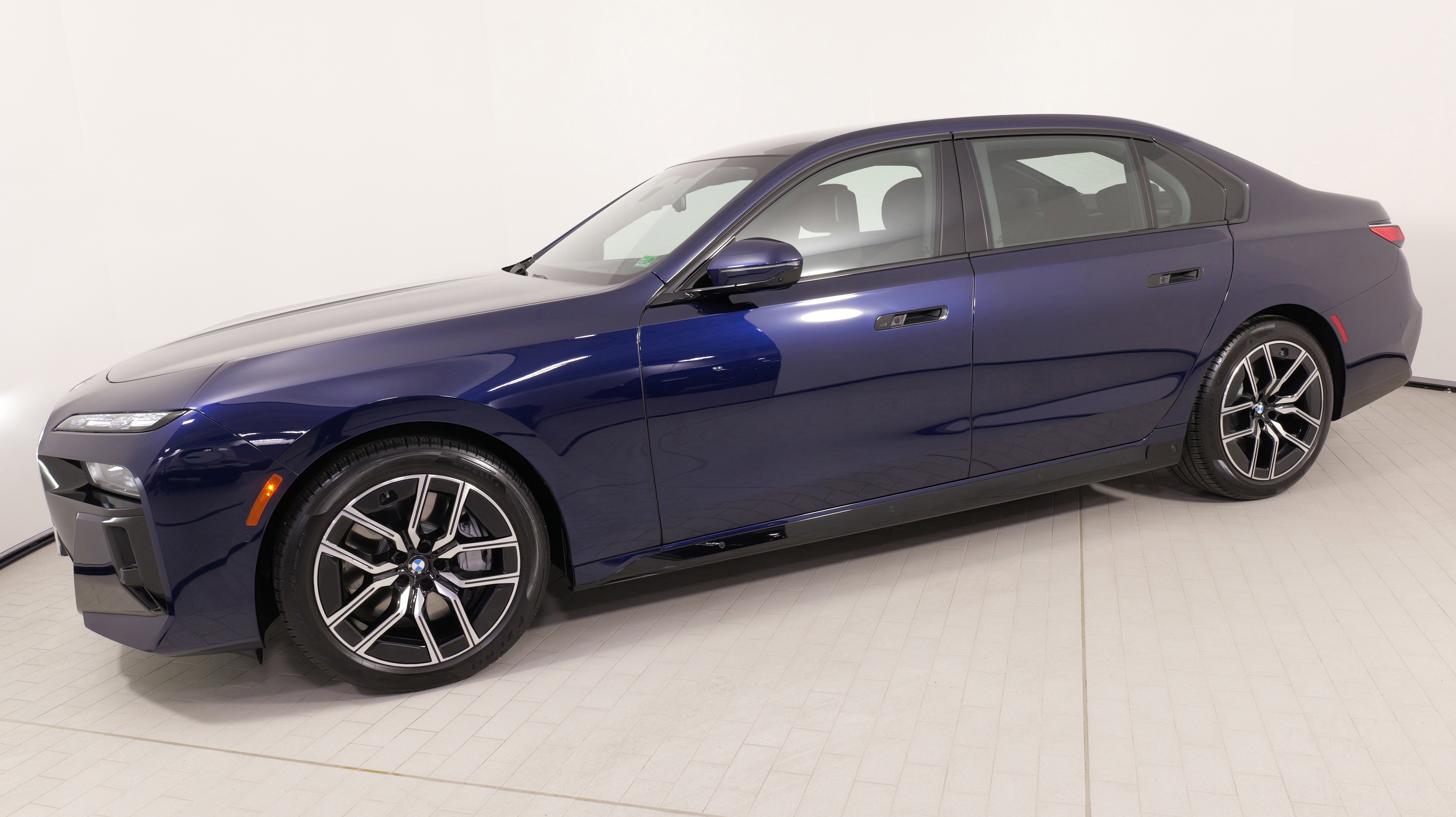 Used 2023 BMW 760i xDrive w/ Executive Package