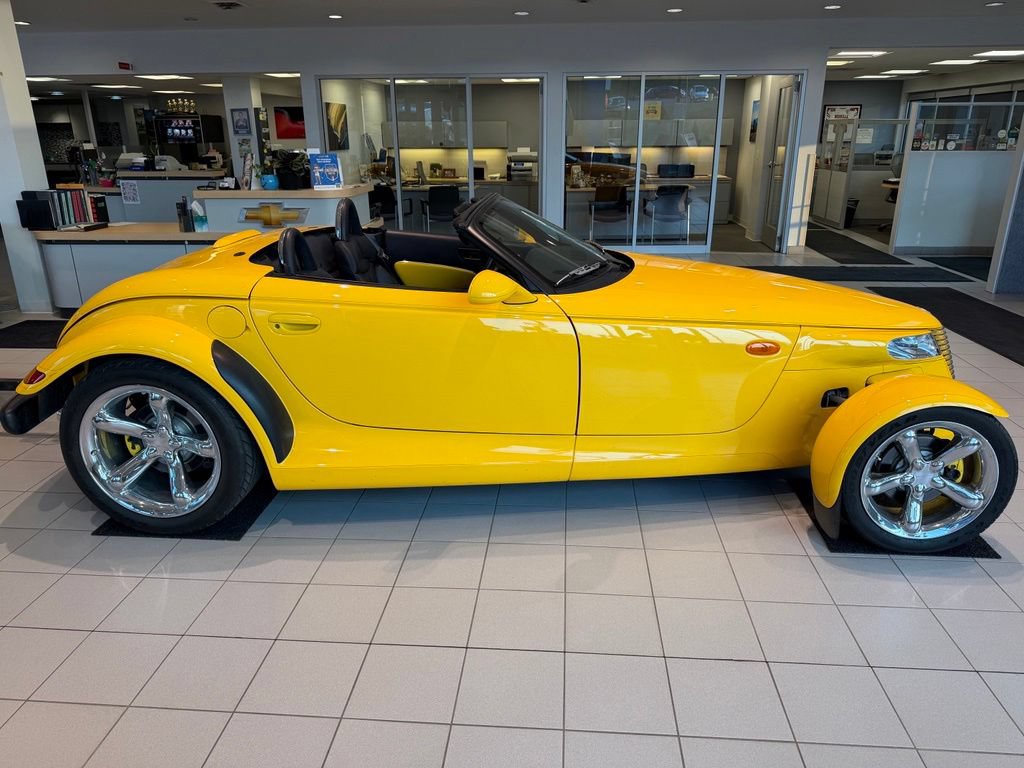 Used 2002 Chrysler Prowler RWD image 2