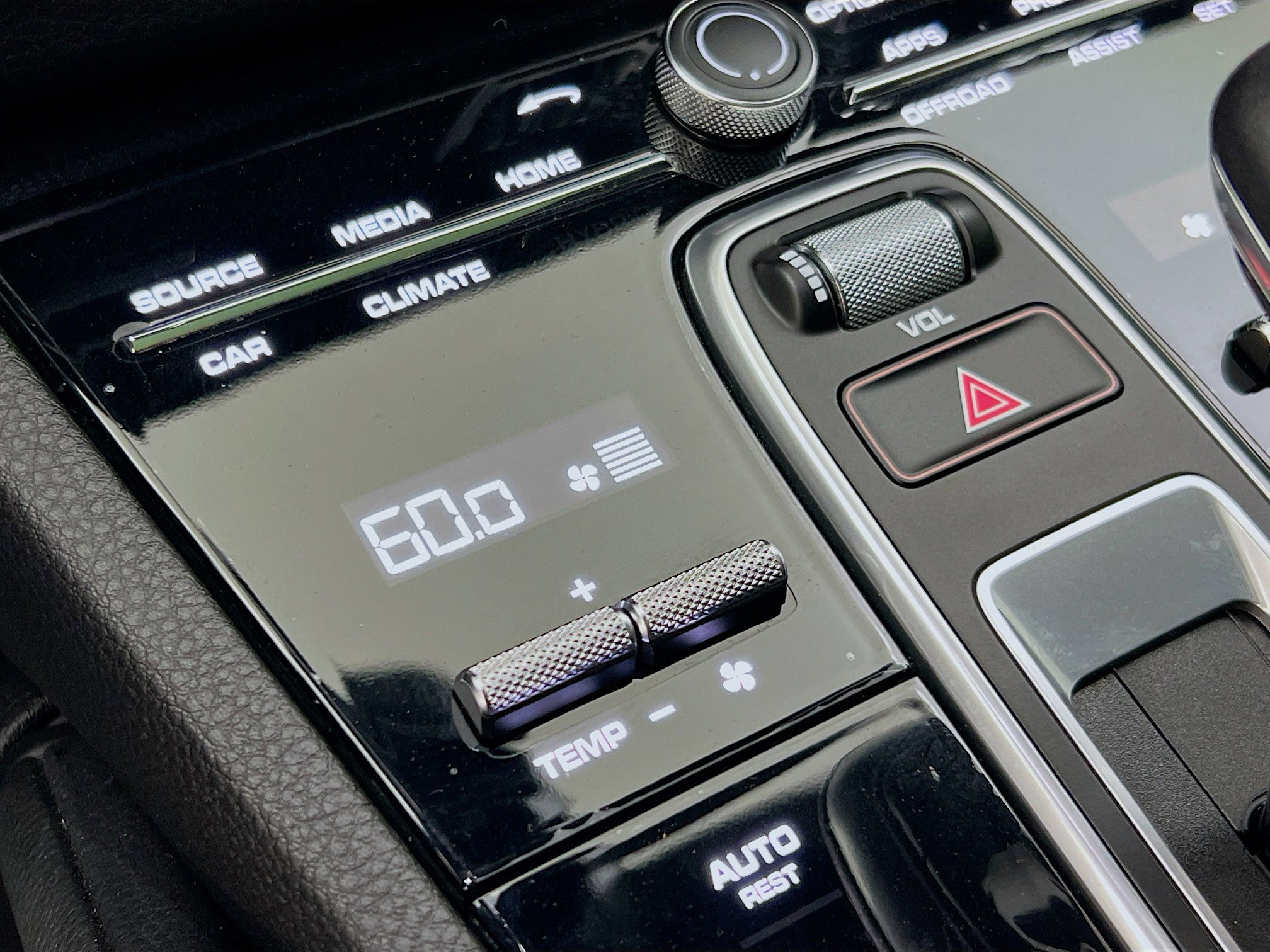 Used 2023 Porsche Cayenne Platinum Edition image 16