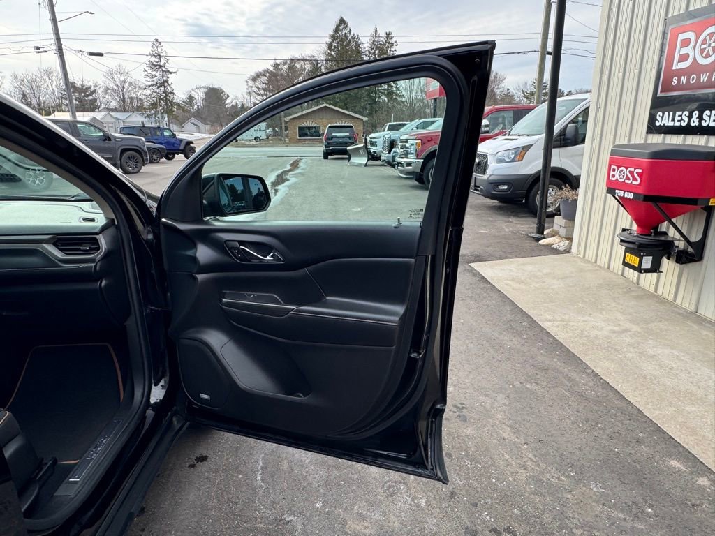 Used 2017 GMC Acadia SLE w/ Driver Alert Package I image 33