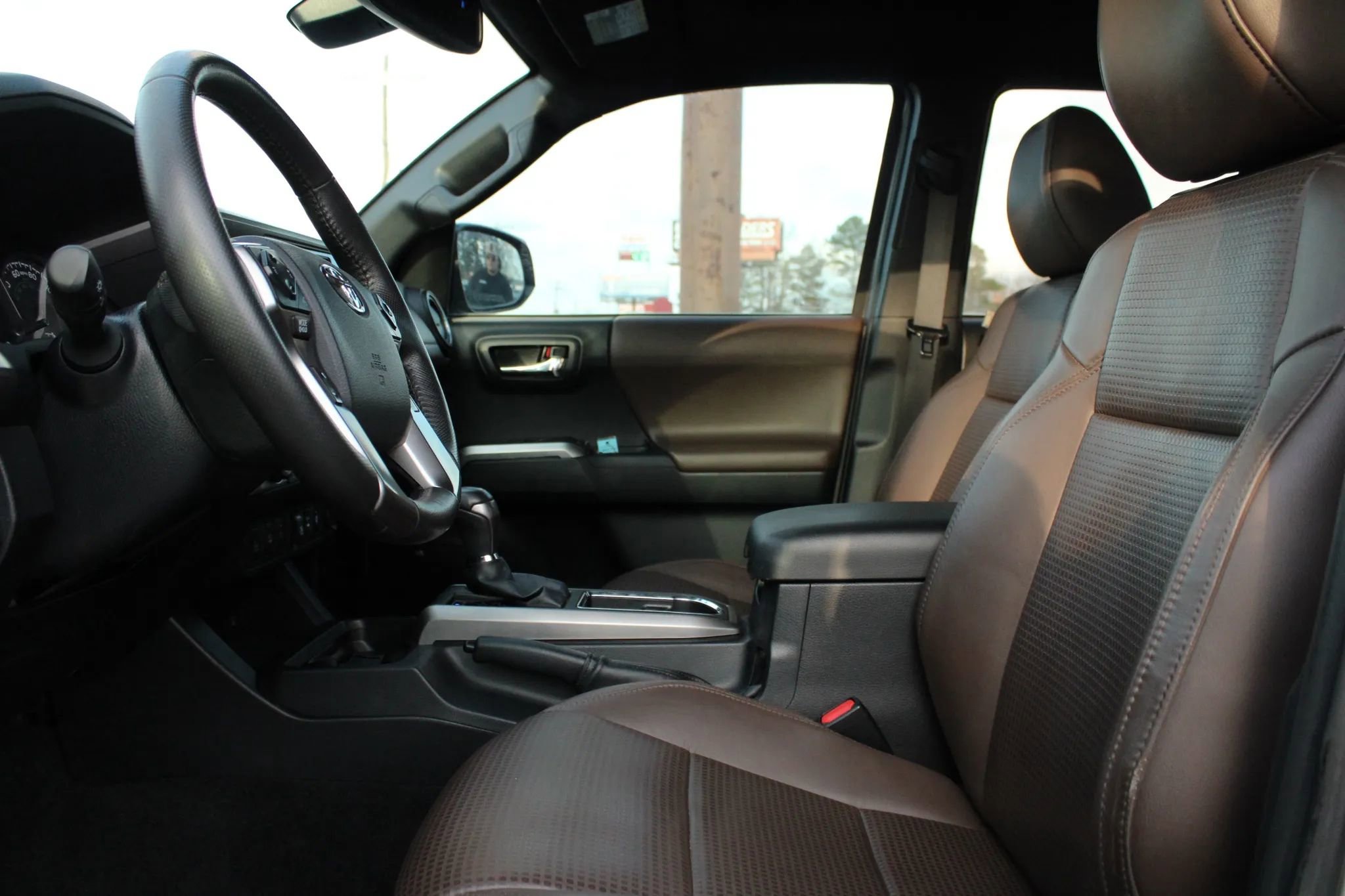 Used 2018 Toyota Tacoma Limited image 10