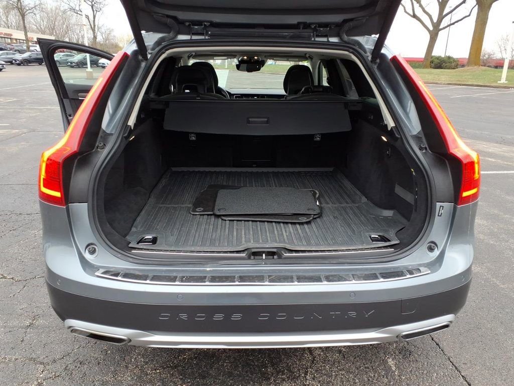 Used 2018 Volvo V90 T6 Cross Country w/ Convenience Package image 30