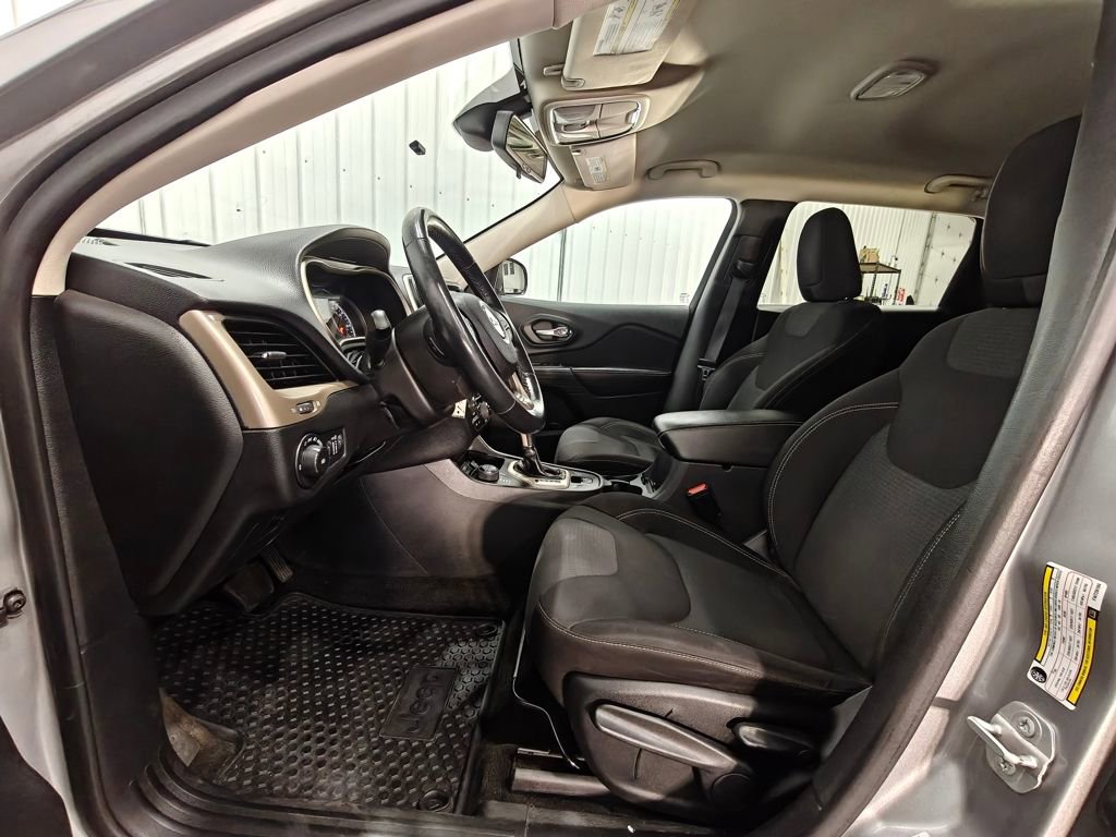 Used 2015 Jeep Cherokee Latitude w/ Cold Weather Group image 25