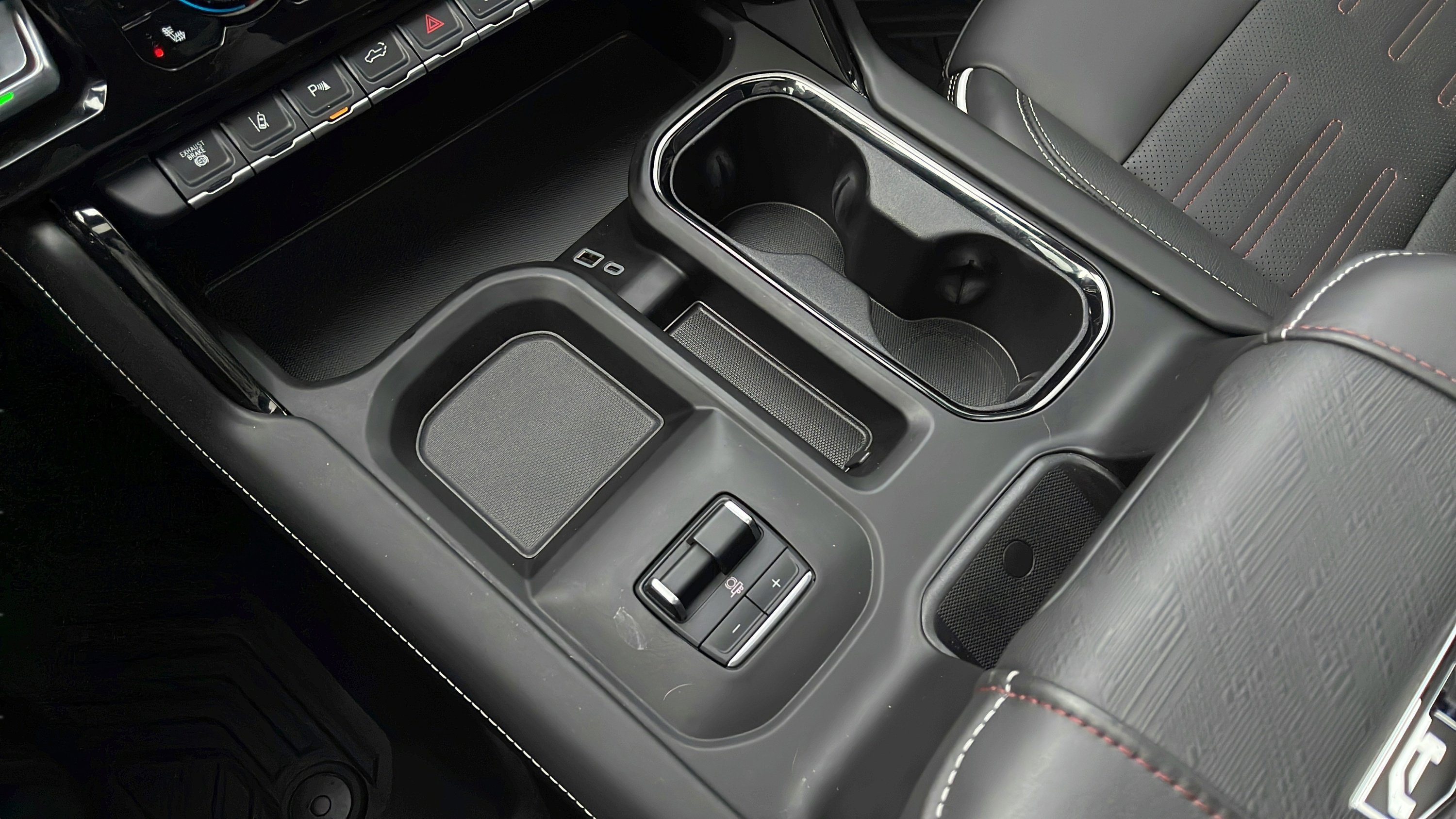 Used 2025 GMC Sierra 2500 AT4X w/ AT4X AEV Edition image 14