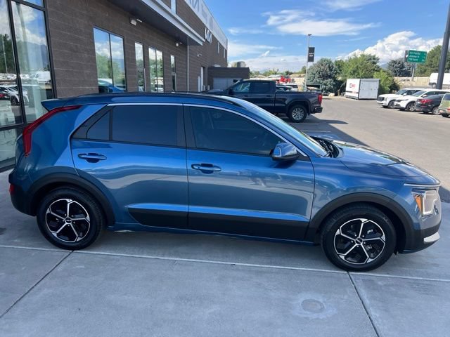 Used 2023 Kia Niro EX w/ EX Cold Weather Package FWD image 6