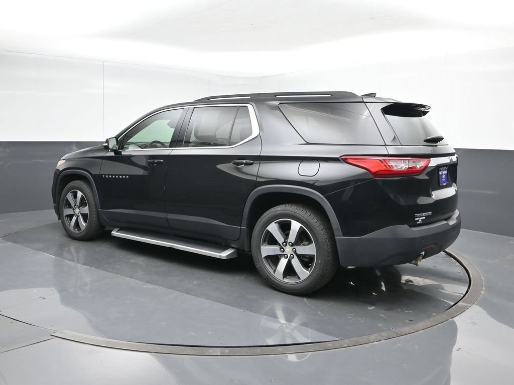 Used 2020 Chevrolet Traverse LT w/ LT Premium Package FWD image 3