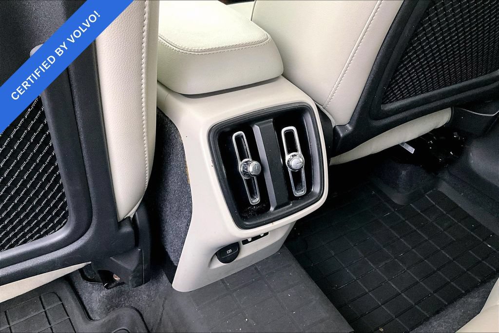 Certified 2024 Volvo XC40 B5 Plus w/ Protection Package Premier AWD/4WD image 28