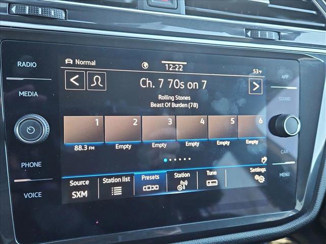 Used 2023 Volkswagen Tiguan SE R-Line image 13