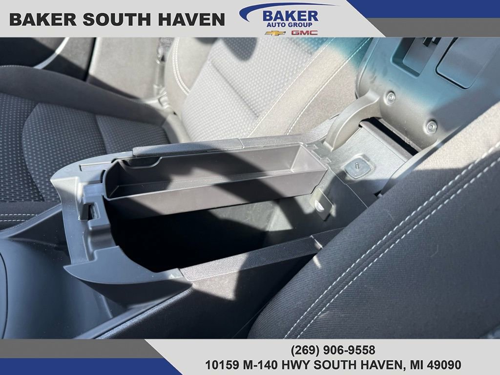 Used 2024 GMC Terrain SLE image 28