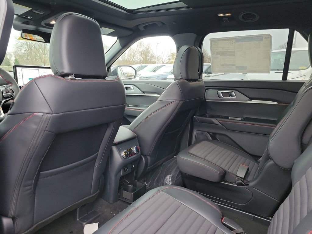 New 2026 Ford Explorer ST-Line w/ ST-Line Street Pack image 15