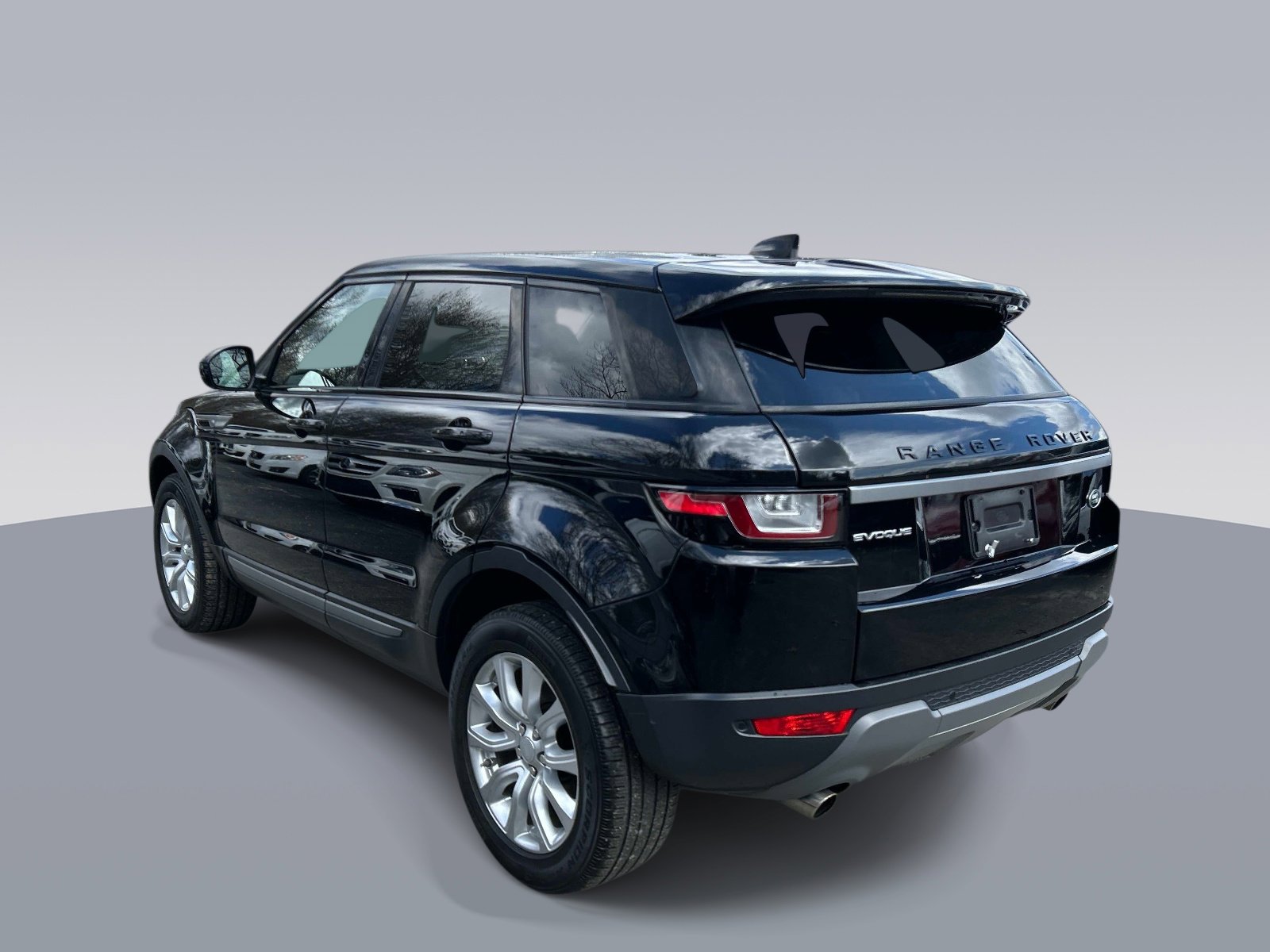 Used 2019 Land Rover Range Rover Evoque SE AWD/4WD image 5