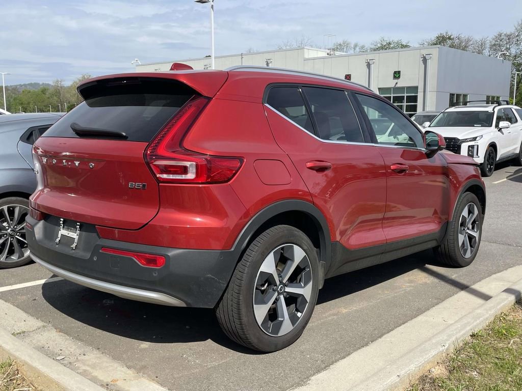 Used 2024 Volvo XC40 B5 Plus w/ Climate Package image 4