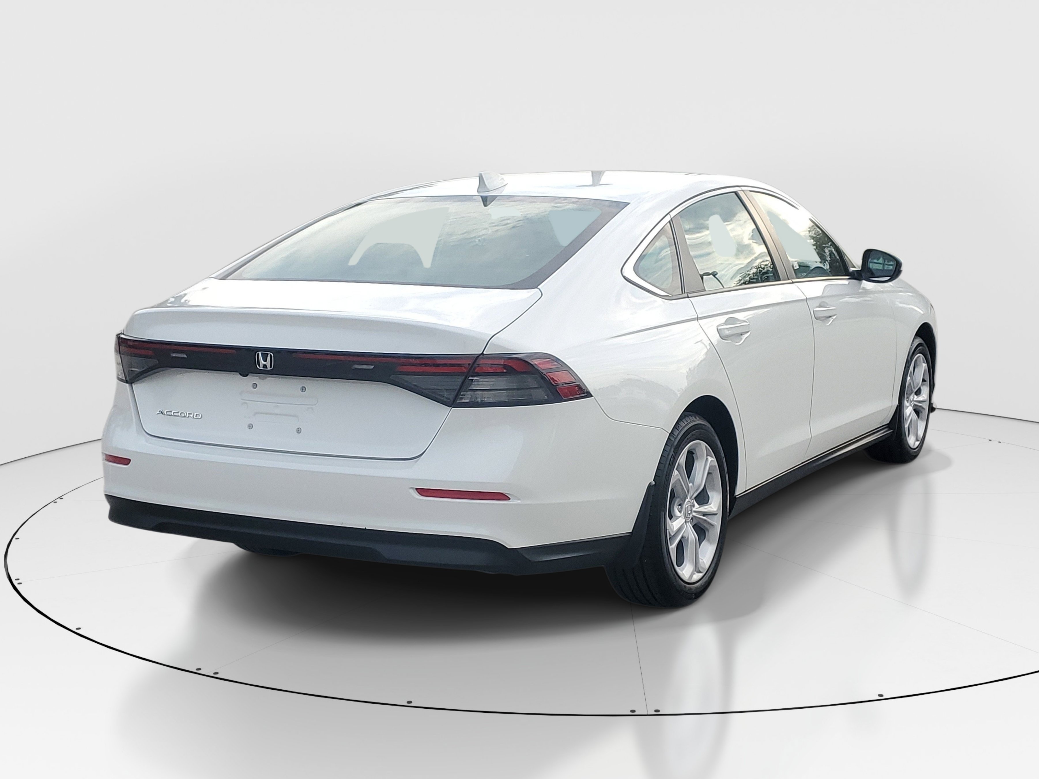 Used 2025 Honda Accord LX image 7