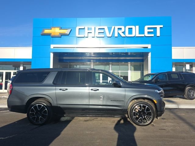 Used 2021 Chevrolet Suburban RST image 3