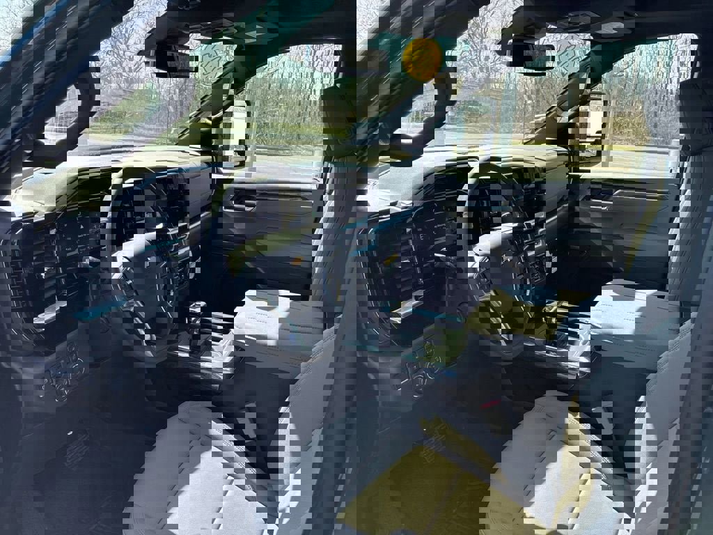 New 2026 Chevrolet Traverse LT image 2