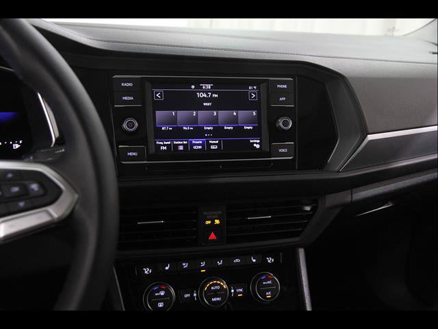 Certified 2024 Volkswagen Jetta SE w/ Panoramic Sunroof Package FWD image 9