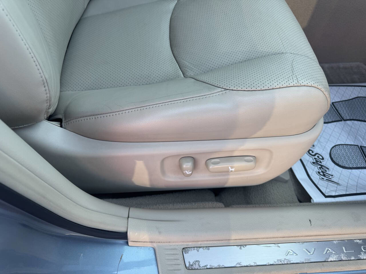 Used 2006 Toyota Avalon Limited FWD image 25