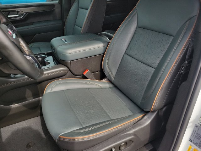 Used 2025 GMC Yukon AT4 w/ AT4 Premium Package AWD/4WD image 20
