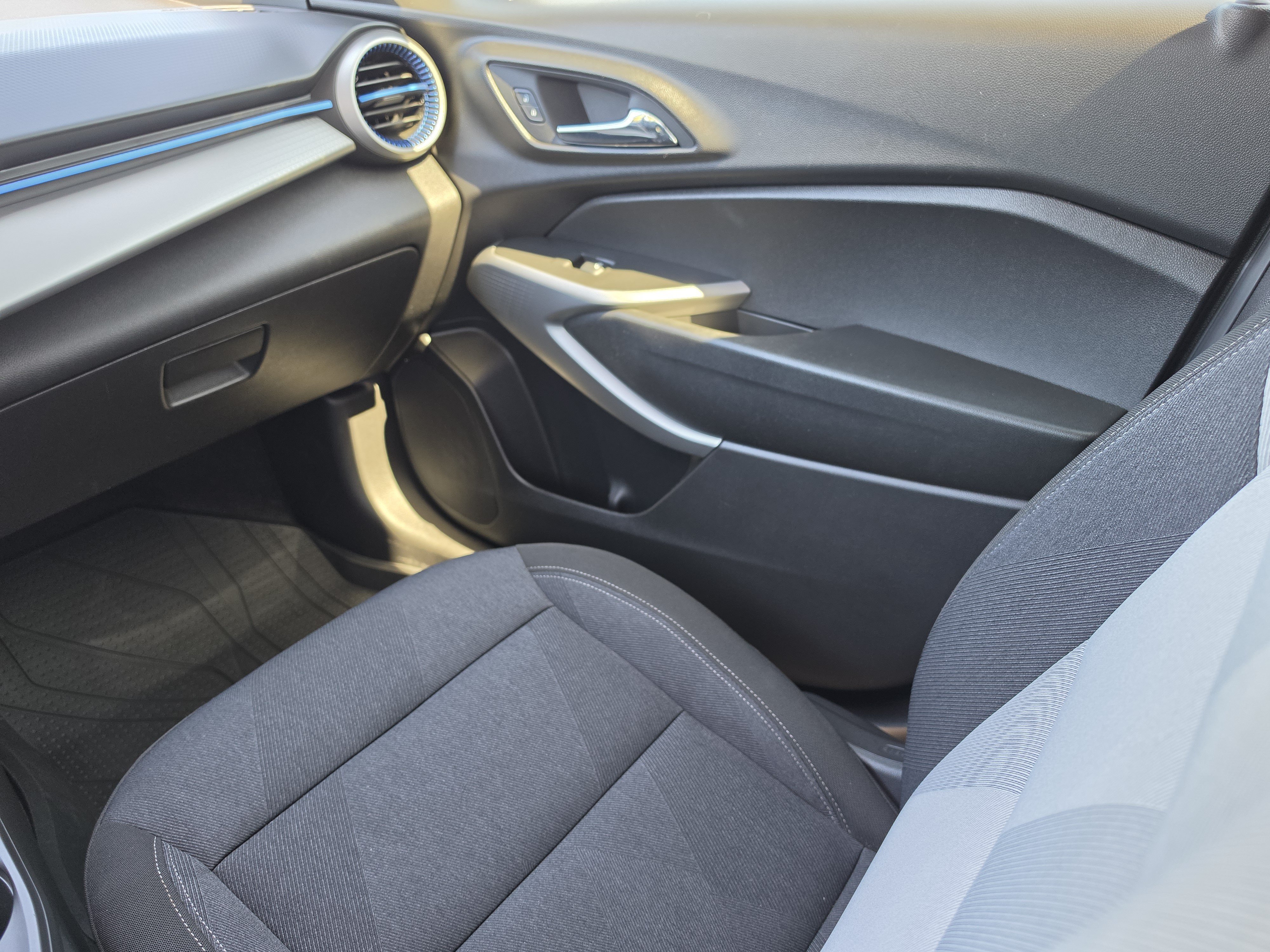 Certified 2024 Chevrolet Trax LS w/ LS Convenience Package FWD image 20