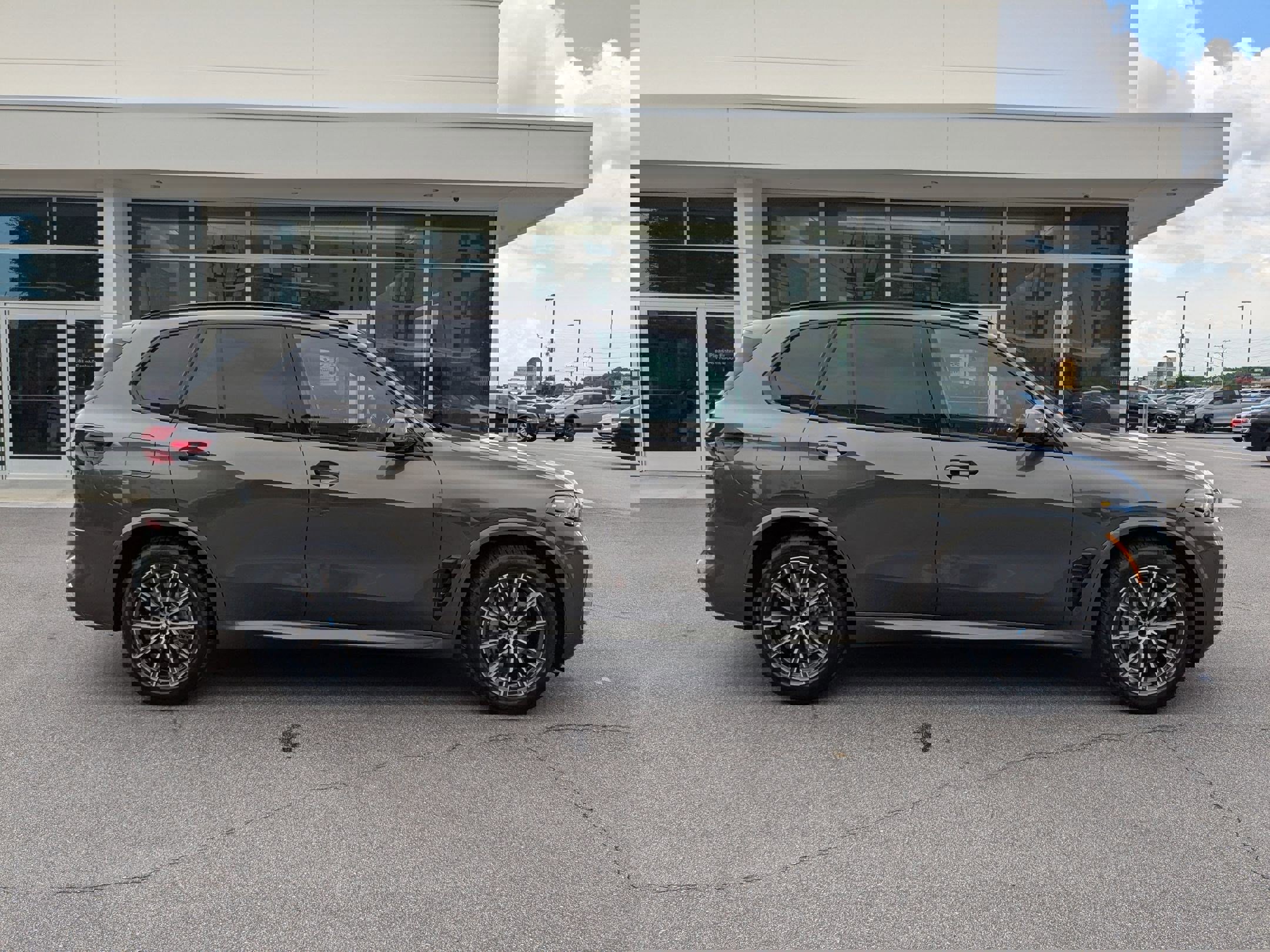 New 2026 BMW X5 xDrive50e w/ M Sport Package image 2