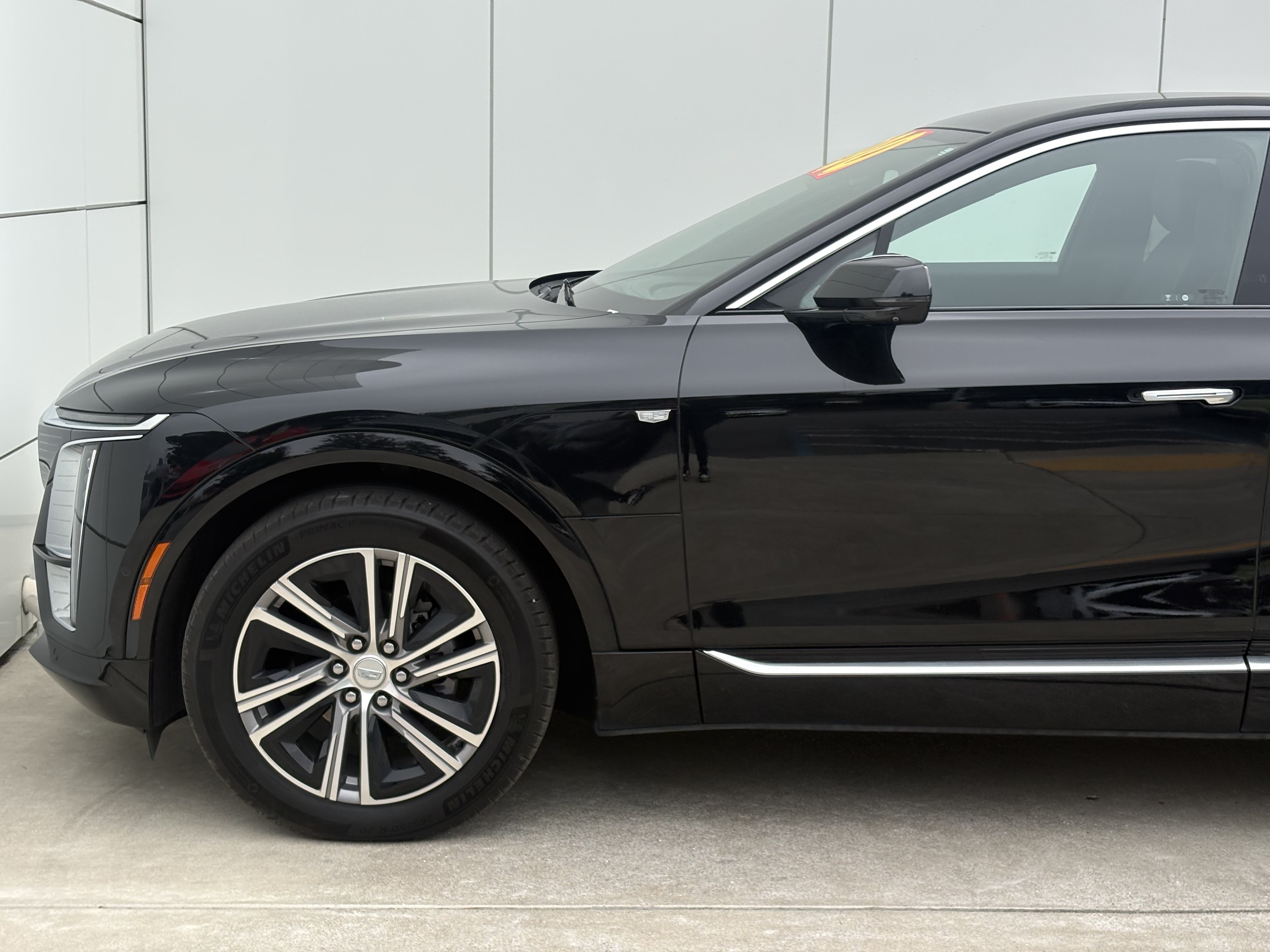 Certified 2024 Cadillac Lyriq Luxury AWD/4WD image 5