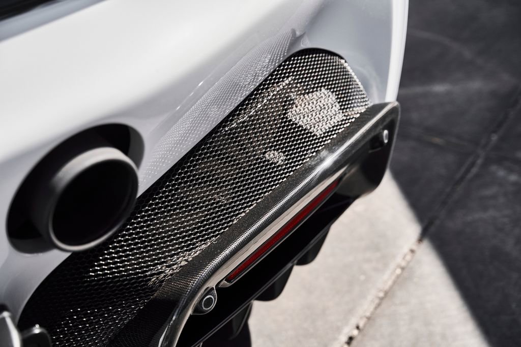 Used 2024 Ferrari SF90 Spider image 15