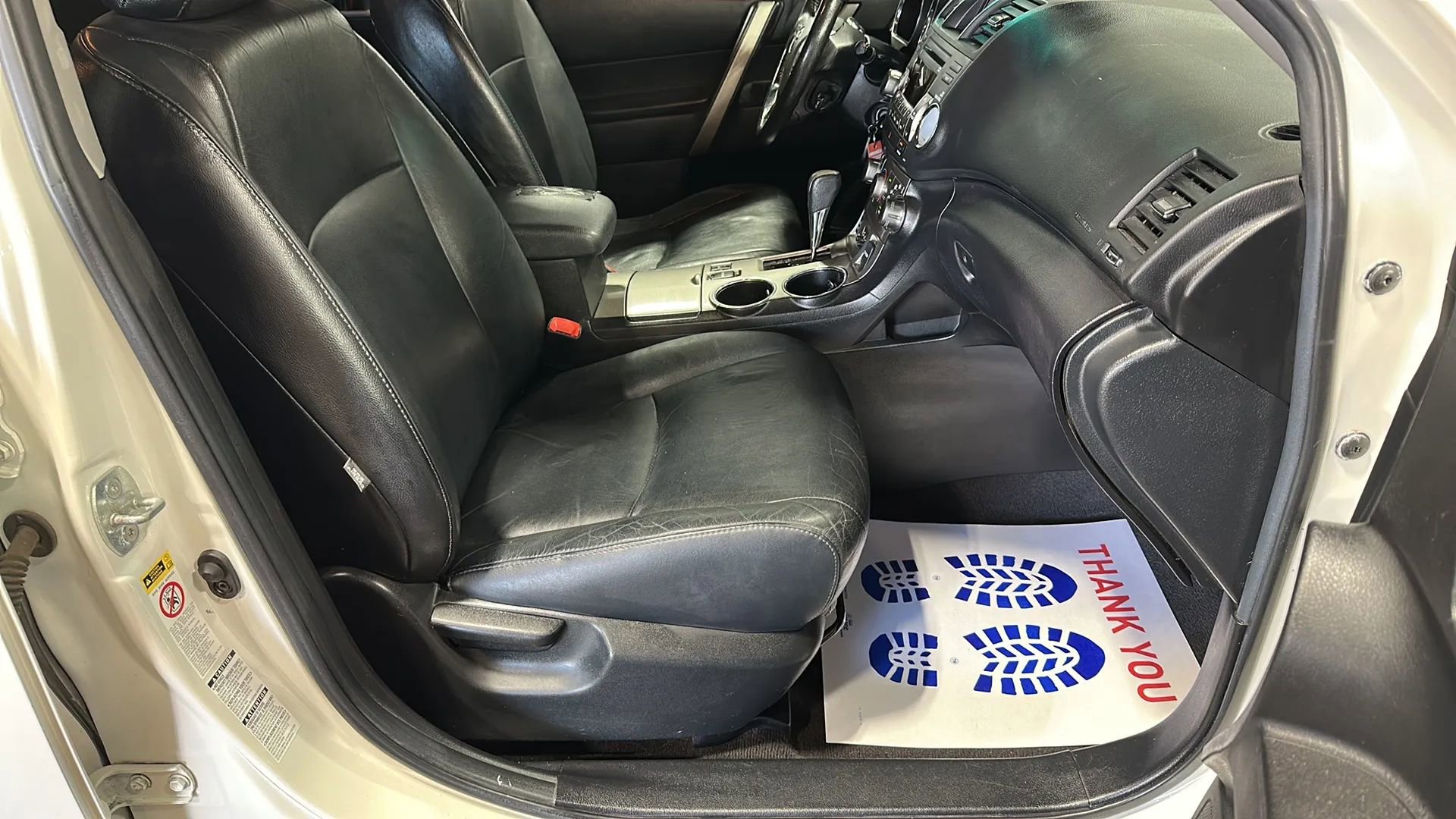 Used 2012 Toyota Highlander SE w/ Tow Pkg image 19