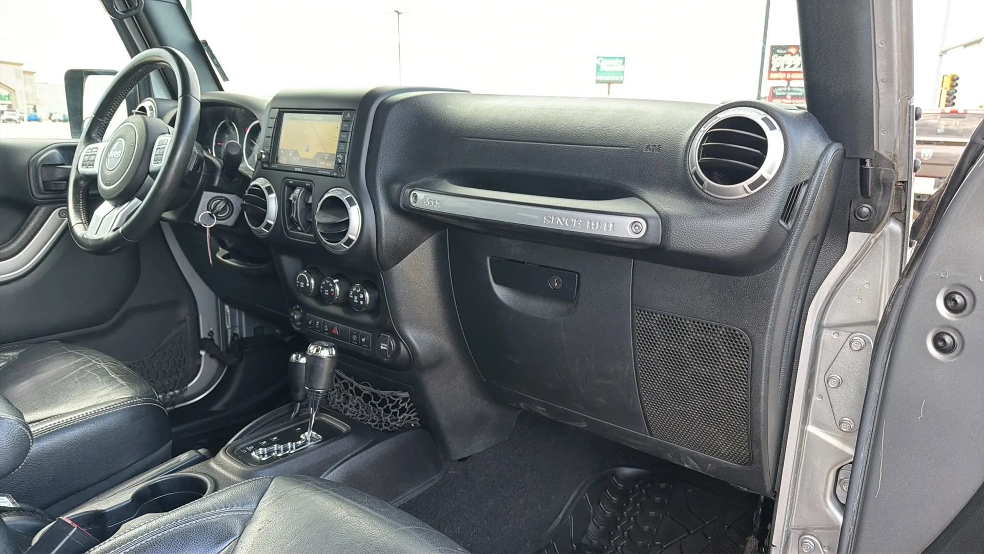 Used 2016 Jeep Wrangler Unlimited Rubicon image 95