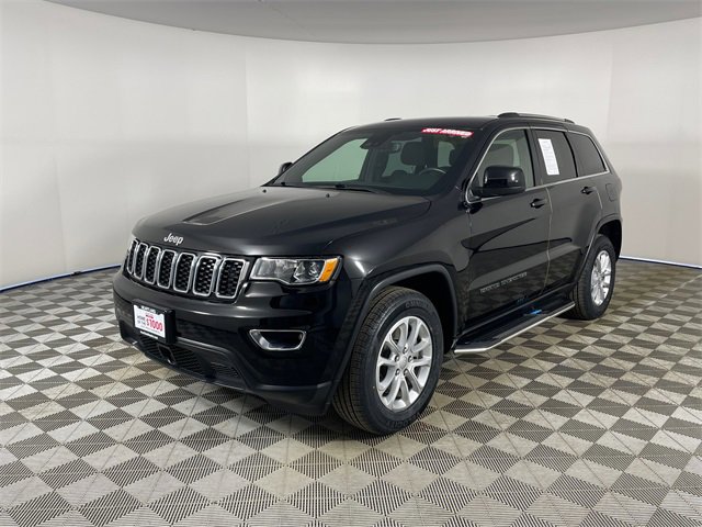 Used 2021 Jeep Grand Cherokee Laredo image 1