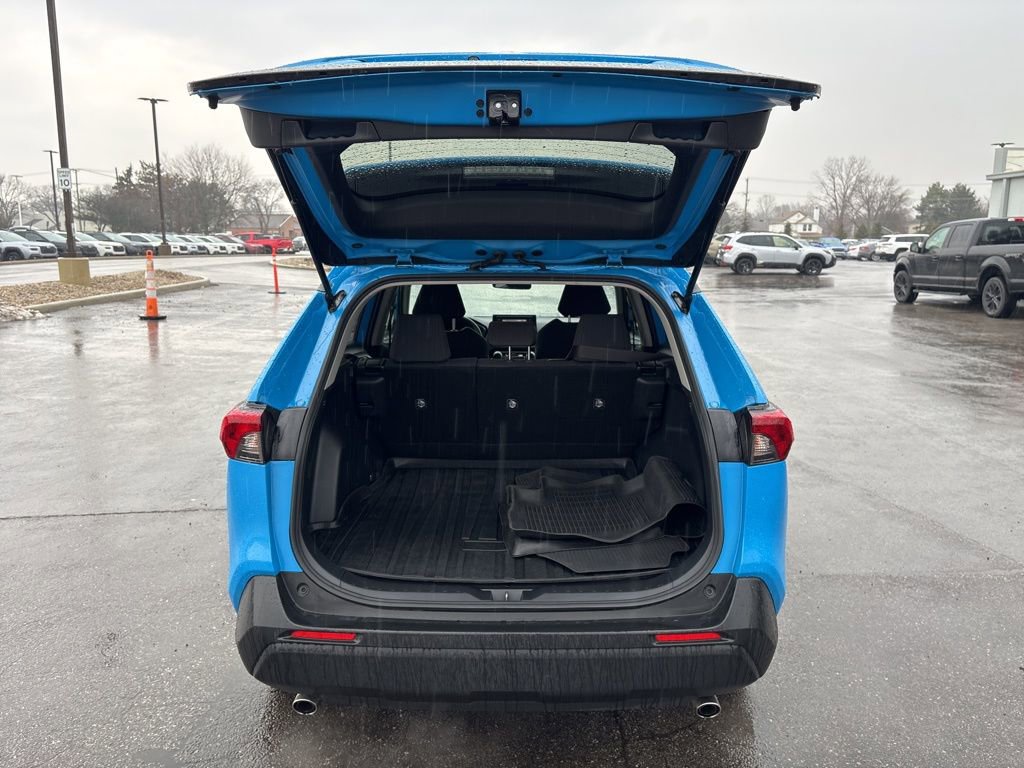 Used 2020 Toyota RAV4 LE image 7