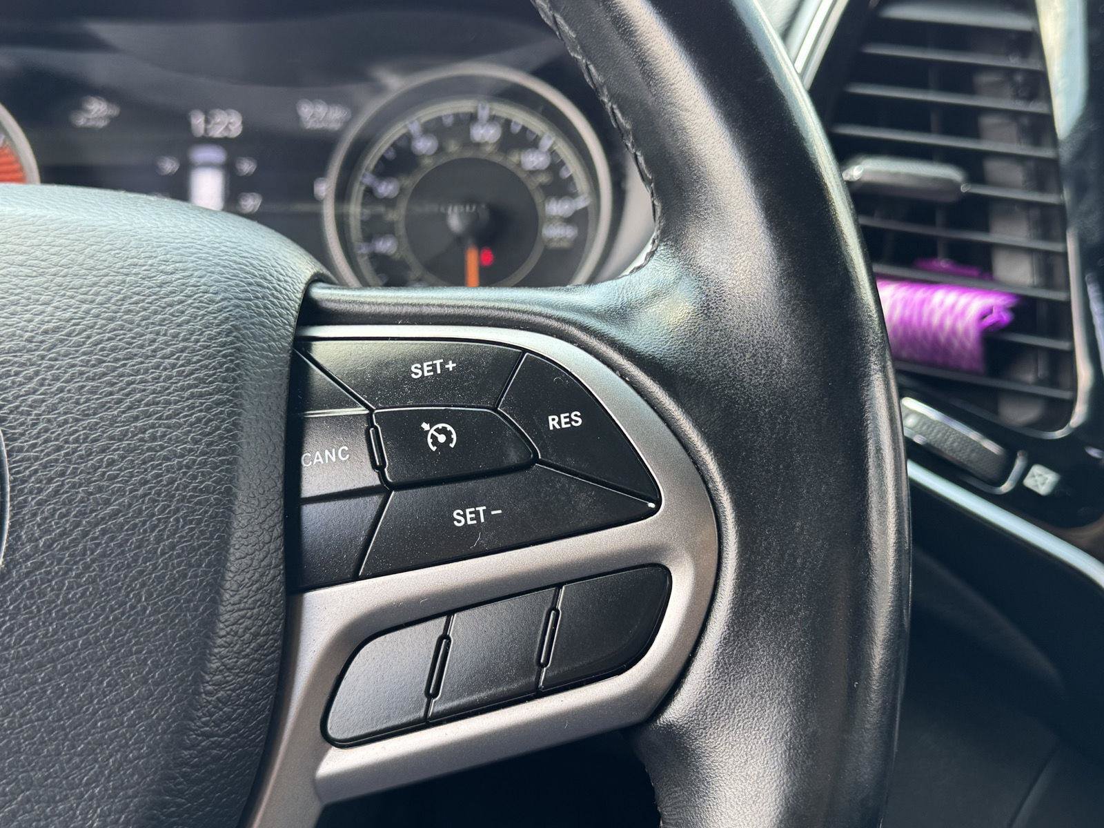 Used 2019 Jeep Cherokee High Altitude AWD/4WD image 23