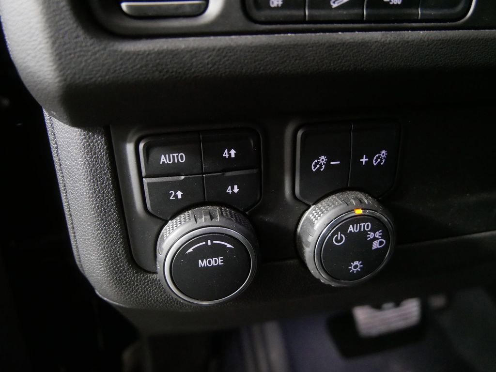 Used 2022 Chevrolet Tahoe Z71 w/ Luxury Package AWD/4WD image 18