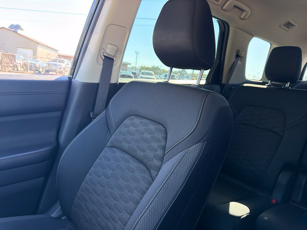 Used 2025 Nissan Pathfinder S AWD/4WD image 9