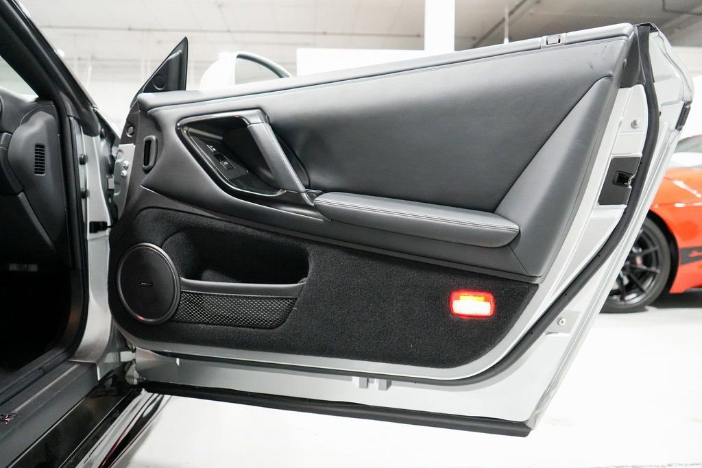 Used 2020 Nissan GT-R Premium image 21