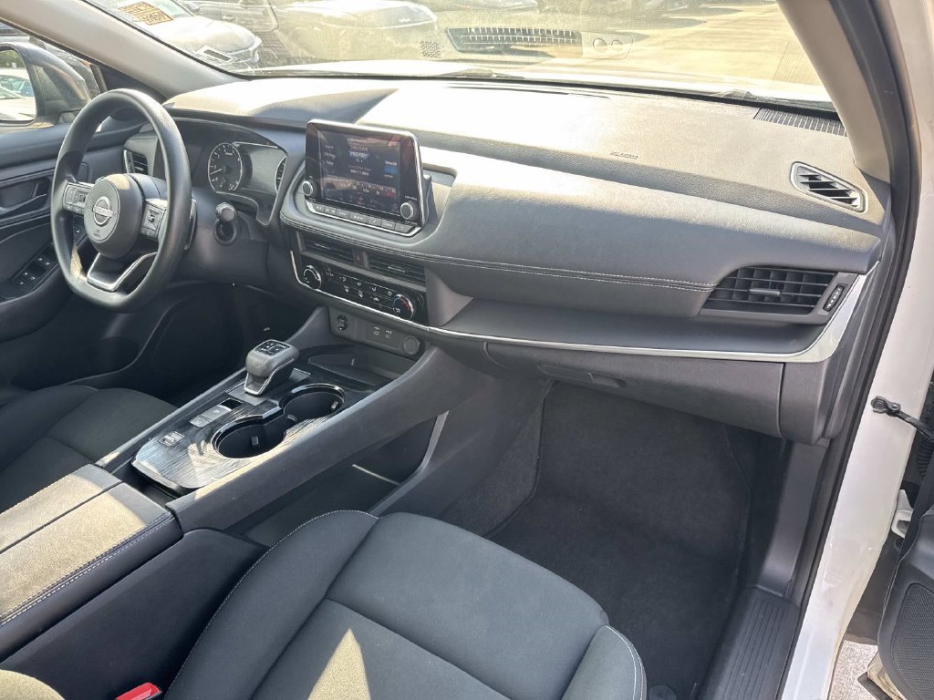 Used 2024 Nissan Rogue S FWD image 17
