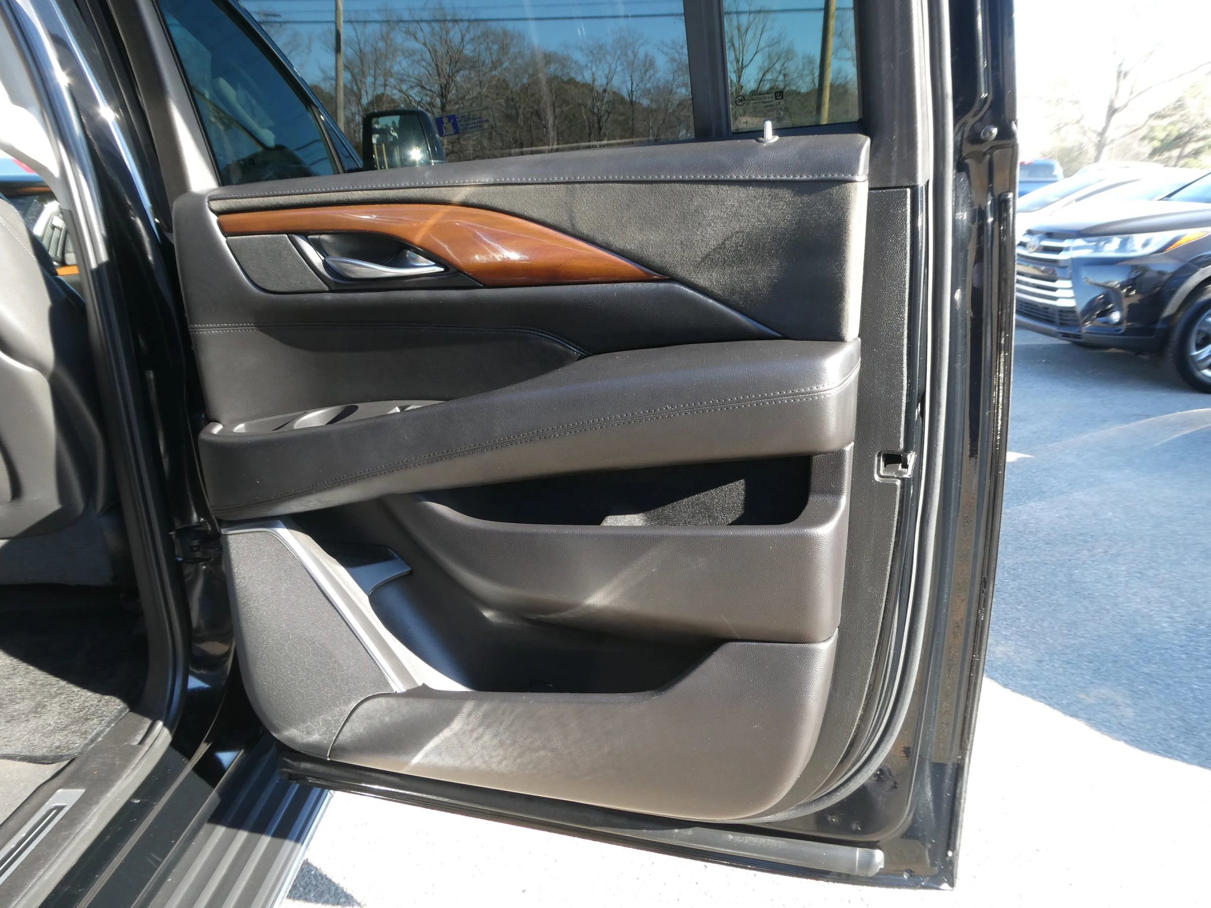 Used 2019 Cadillac Escalade ESV Luxury image 28