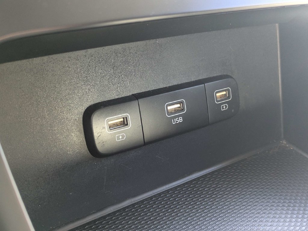 Used 2023 Kia Carnival LX FWD image 19