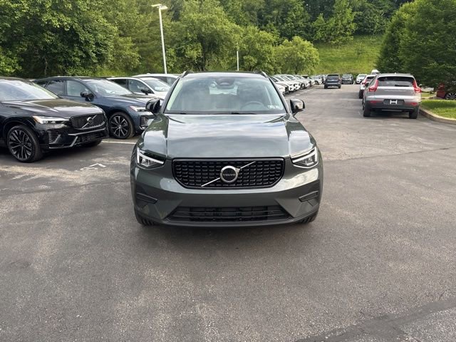 Used 2026 Volvo XC40 B5 Core w/ Climate Package AWD/4WD image 2